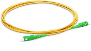 Żółty kabel światłowodowy UPC z zielonym złączem SC.